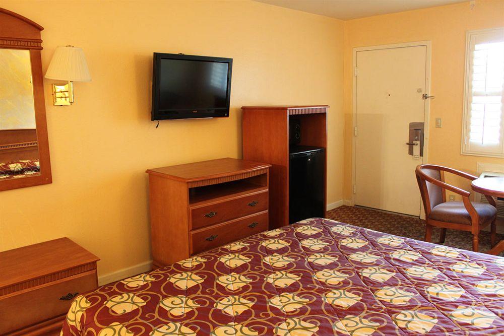 Orange Tustin Inn In 오렌지 외부 사진
